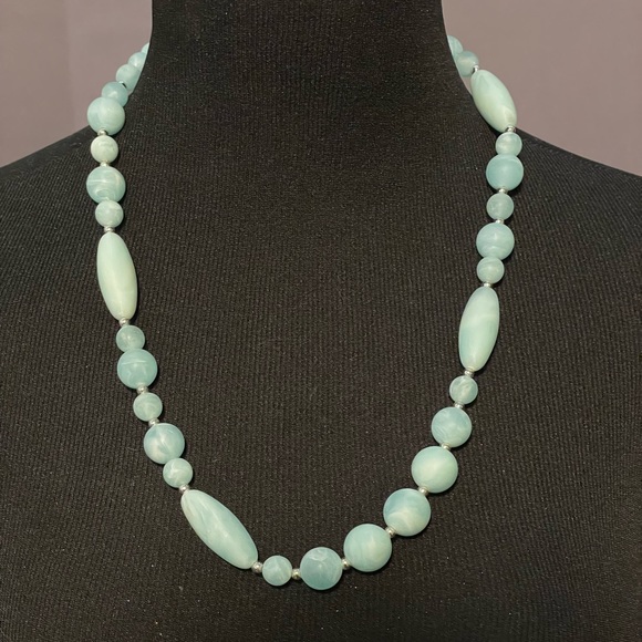 ✨HP!✨⏰ NWT Urban Renewal Beaded Vintage Necklace in Marbled Blue - Picture 3 of 5